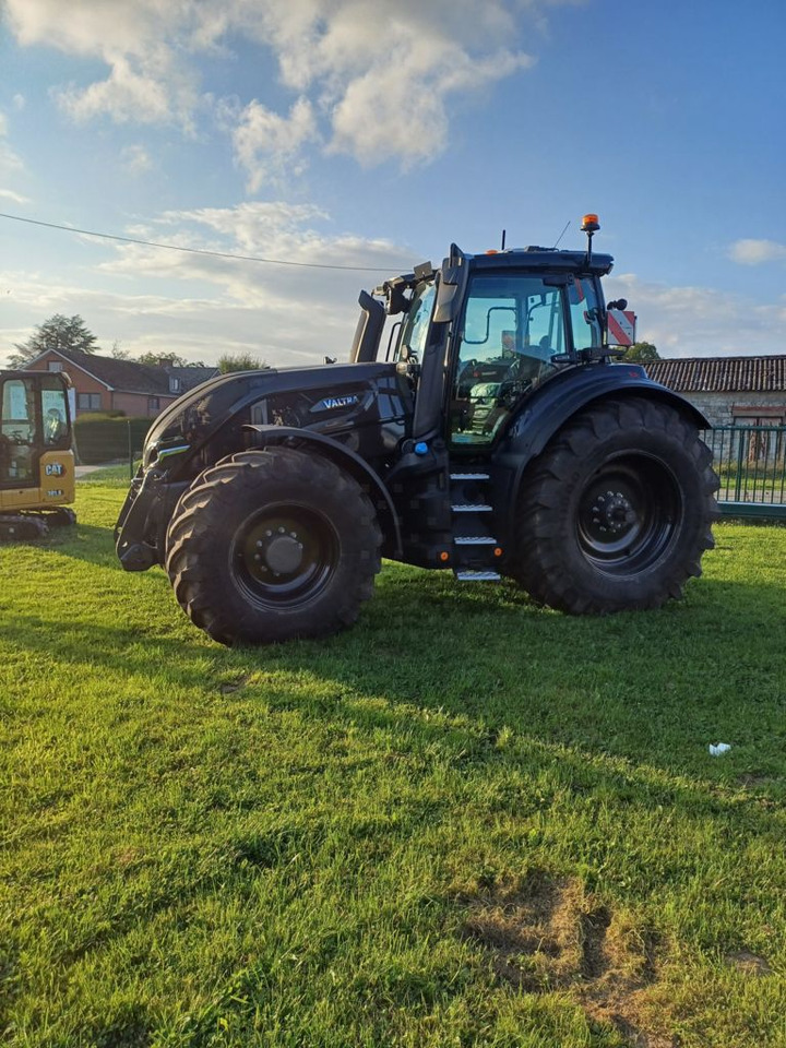 Valtra Q245 - Трактор: фото 2 Valtra Q245 - Трактор: фото 2