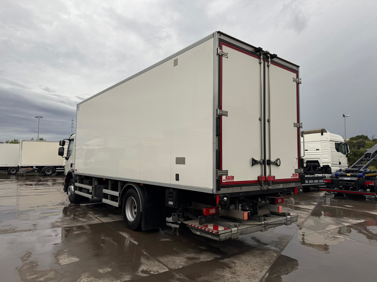 VOLVO FE320 E6 (Refrigerator) - Другая техника: фото 3 VOLVO FE320 E6 (Refrigerator) - Другая техника: фото 3