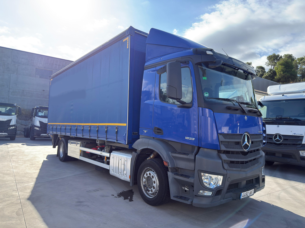 MERCEDES BENZ 18.33 Antos E6 (Self-portable) - Тентованный грузовик: фото 2 MERCEDES BENZ 18.33 Antos E6 (Self-portable) - Тентованный грузовик: фото 2