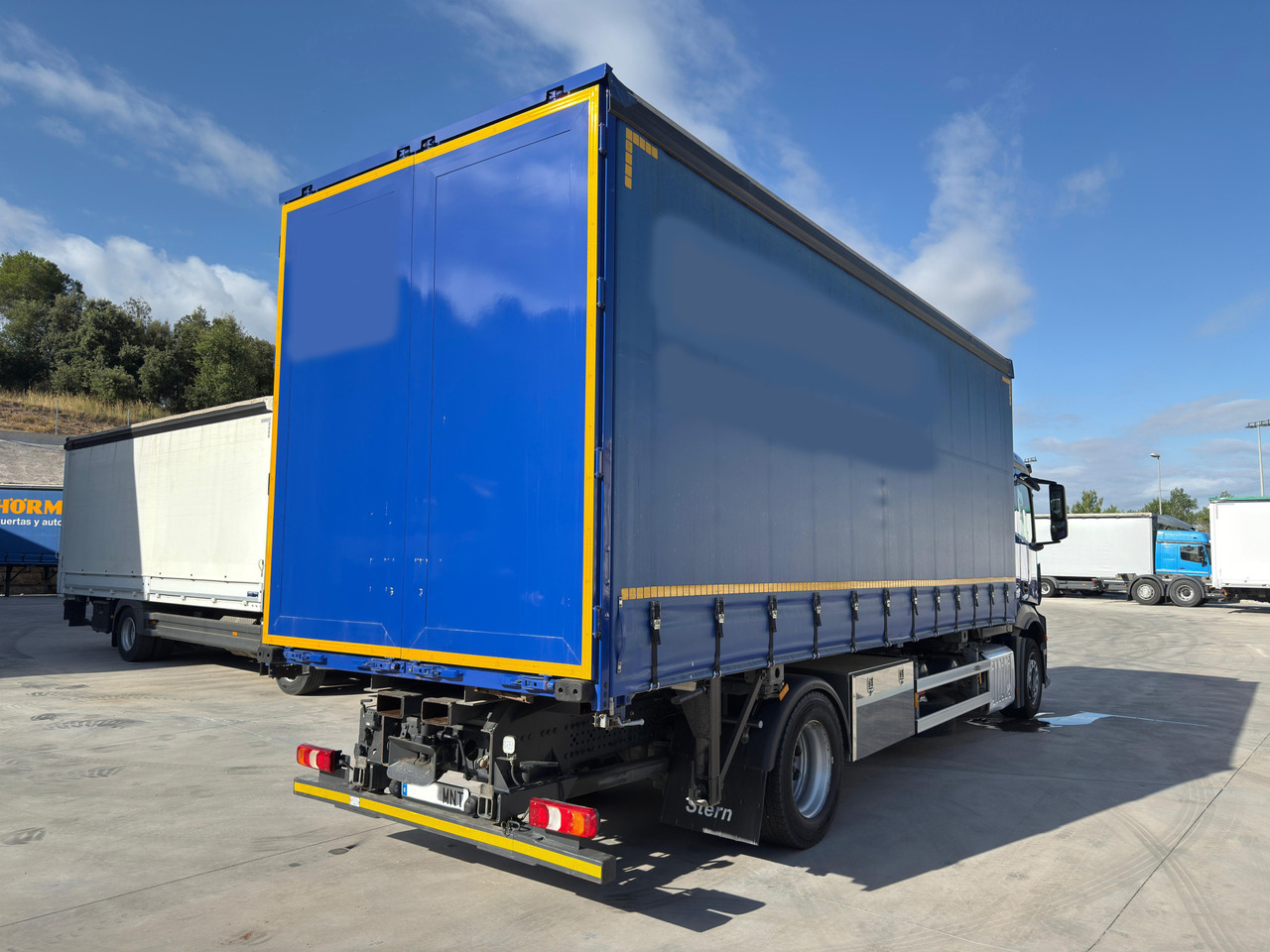MERCEDES BENZ 18.33 Antos E6 (Self-portable) - Тентованный грузовик: фото 3 MERCEDES BENZ 18.33 Antos E6 (Self-portable) - Тентованный грузовик: фото 3