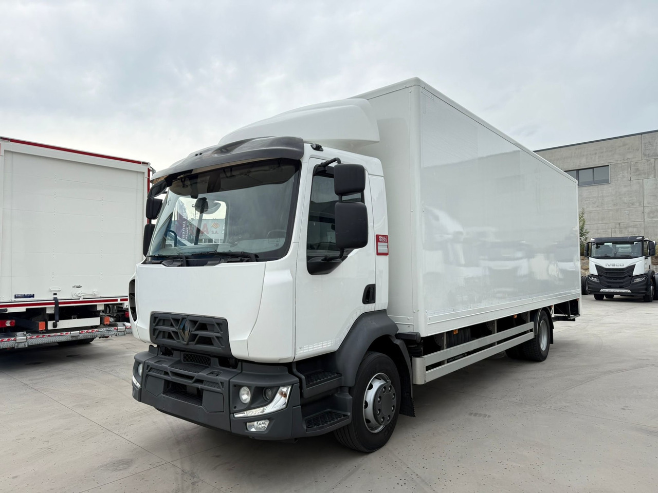 RENAULT D E6 (VAN) - Грузовик с закрытым кузовом: фото 1 RENAULT D E6 (VAN) - Грузовик с закрытым кузовом: фото 1