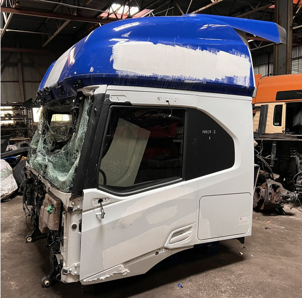 Iveco 2022 - Дверь и запчасти: фото 1 Iveco 2022 - Дверь и запчасти: фото 1