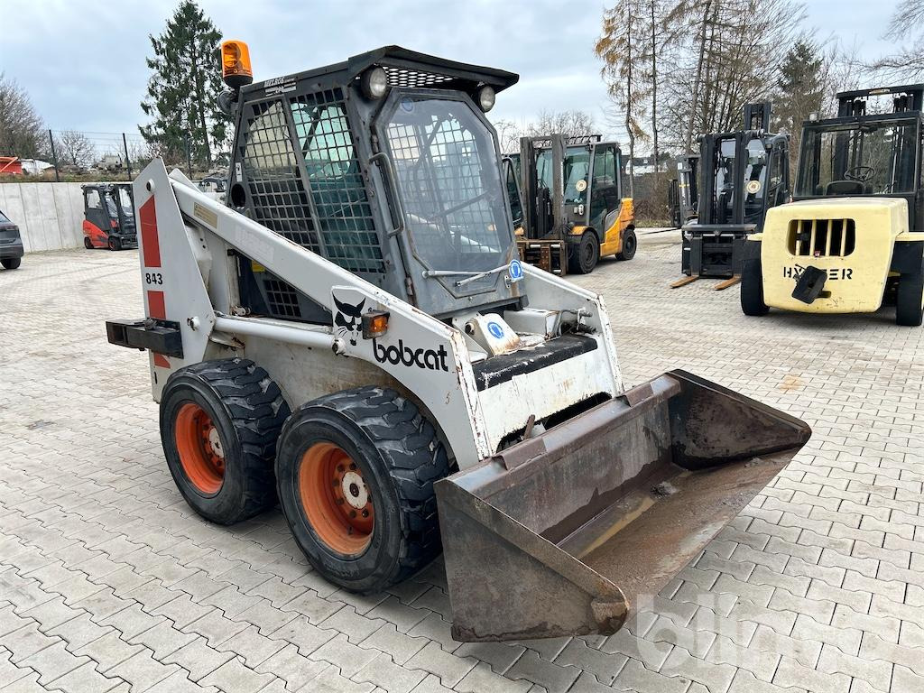 Bobcat 843 - Мини-погрузчик с бортовым поворотом: фото 2 Bobcat 843 - Мини-погрузчик с бортовым поворотом: фото 2