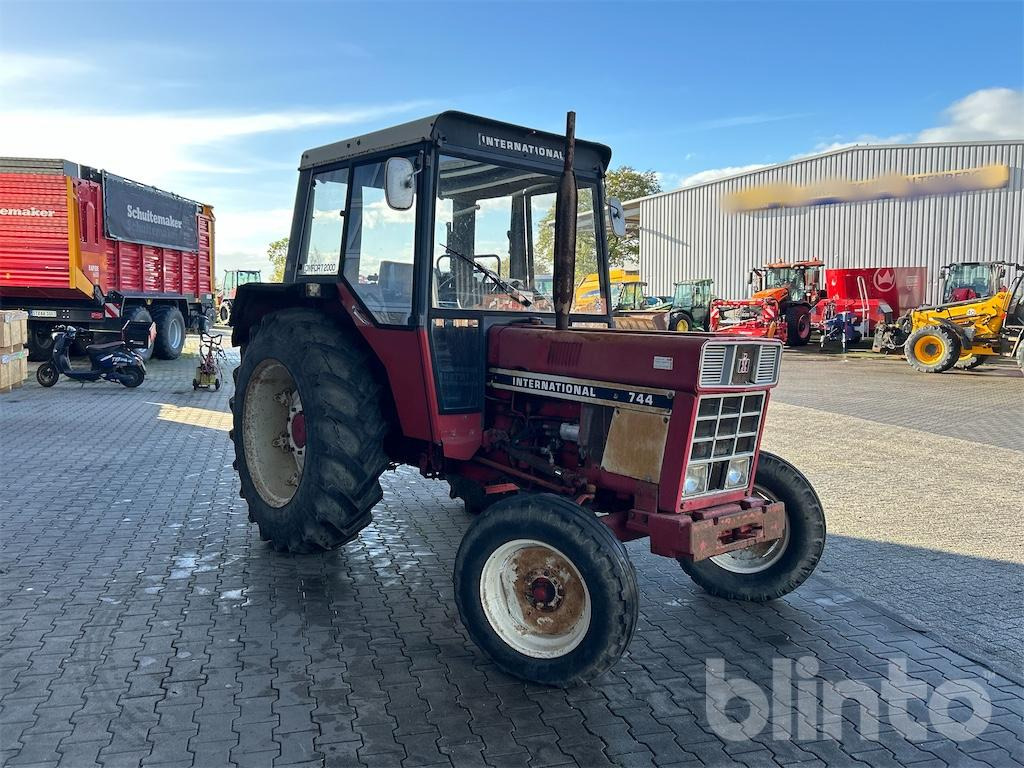 Case IHC 744 - Трактор: фото 2 Case IHC 744 - Трактор: фото 2
