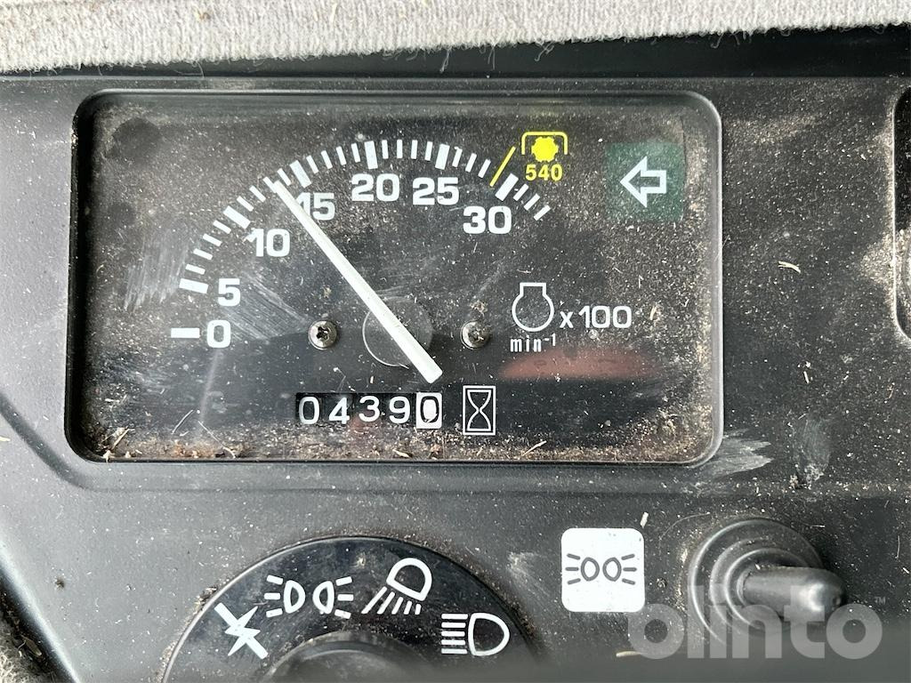 John Deere 4010HST - Трактор: фото 5 John Deere 4010HST - Трактор: фото 5