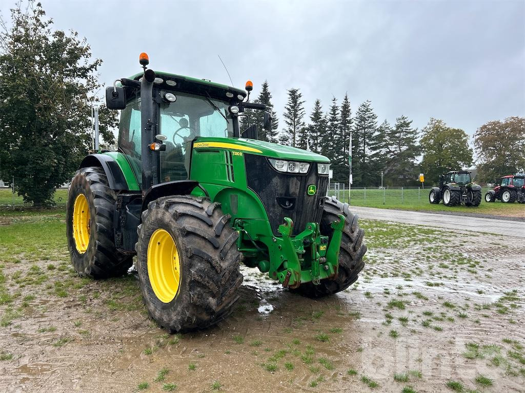 John Deere 7230 R (2015) - Трактор: фото 2 John Deere 7230 R (2015) - Трактор: фото 2
