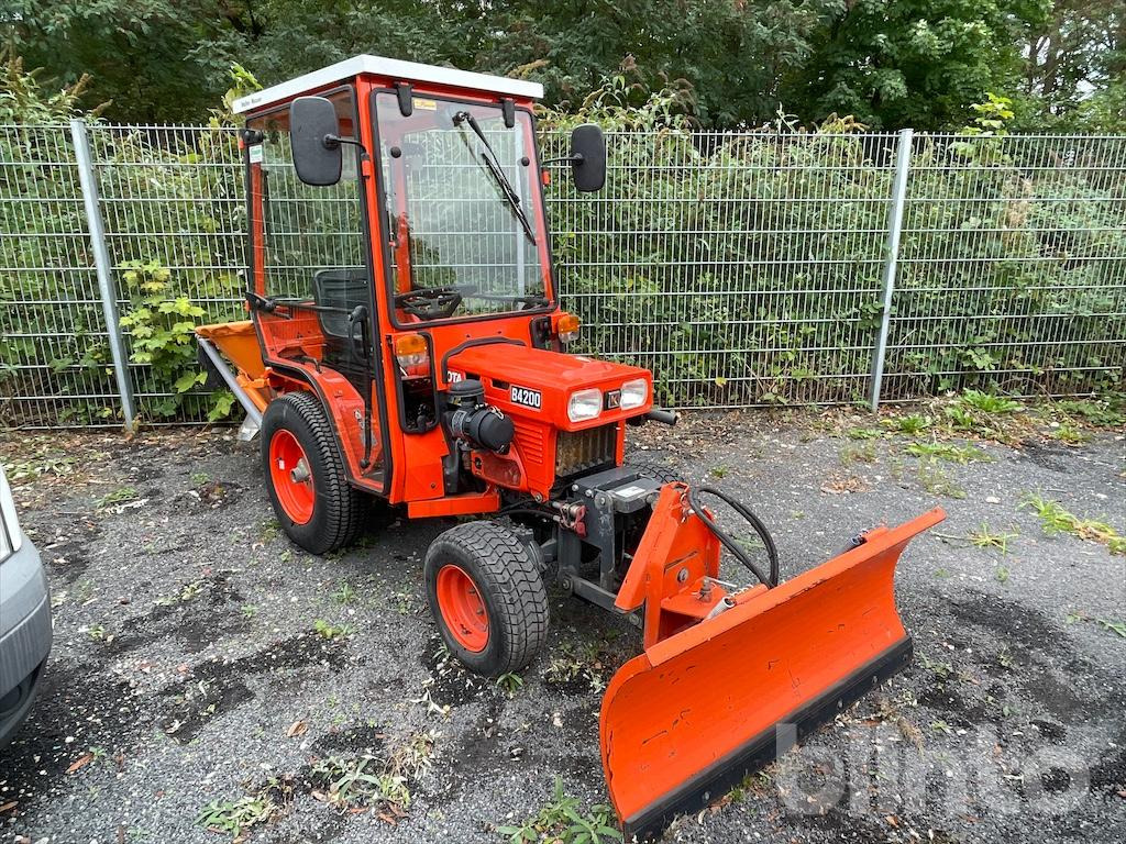 Kubota B4200D - Коммунальный трактор: фото 2 Kubota B4200D - Коммунальный трактор: фото 2