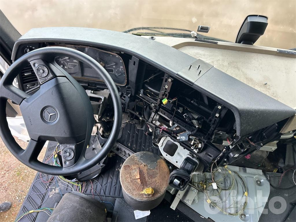 Тягач Mercedes-Benz Actros (2013): фото 27 Тягач Mercedes-Benz Actros (2013): фото 27