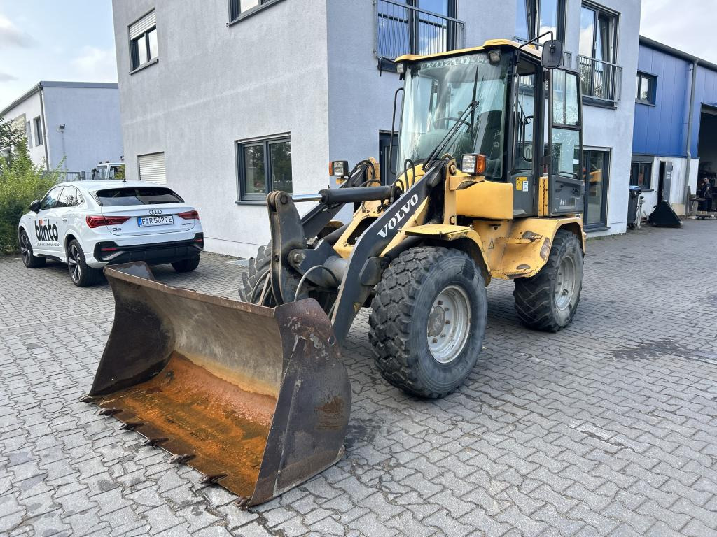 Volvo L30B Pro - Колёсный погрузчик: фото 1 Volvo L30B Pro - Колёсный погрузчик: фото 1