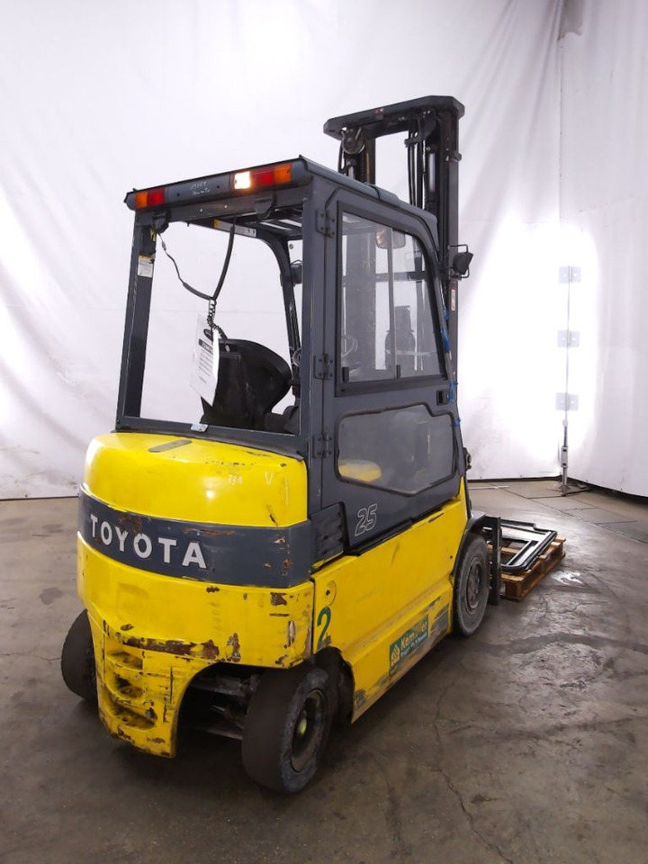 Toyota 7FBMF25 - Электропогрузчик: фото 2 Toyota 7FBMF25 - Электропогрузчик: фото 2