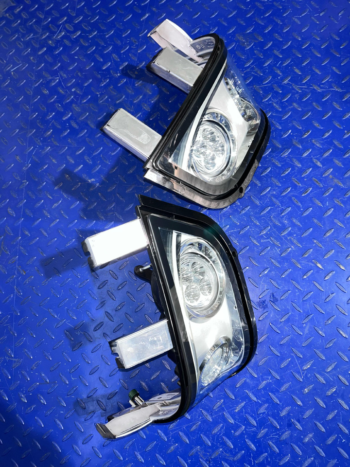 HELLA Headlight Set 1KE996 600-05 / 06 - Передняя фара: фото 2 HELLA Headlight Set 1KE996 600-05 / 06 - Передняя фара: фото 2