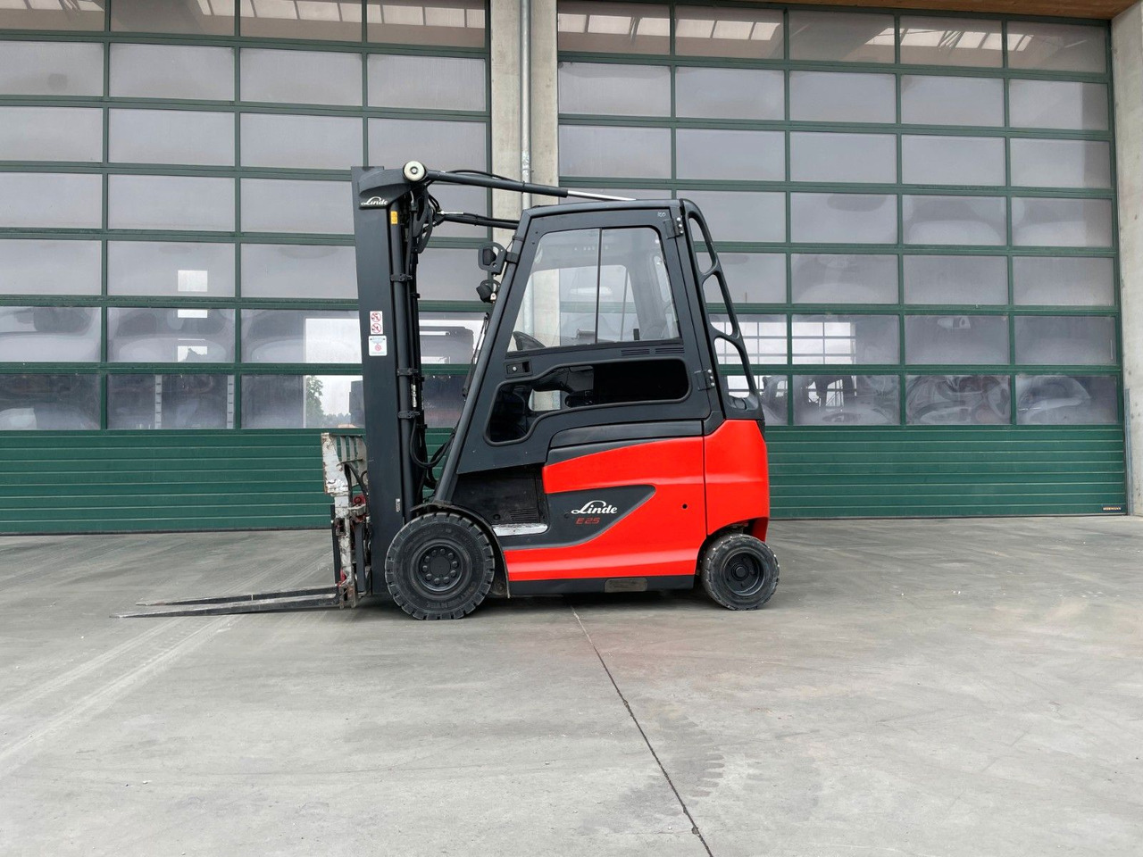 Linde E25H-01 - Электропогрузчик: фото 1 Linde E25H-01 - Электропогрузчик: фото 1