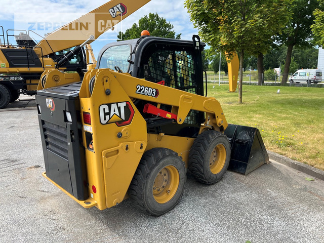 Cat 226D - Мини-погрузчик с бортовым поворотом: фото 3 Cat 226D - Мини-погрузчик с бортовым поворотом: фото 3