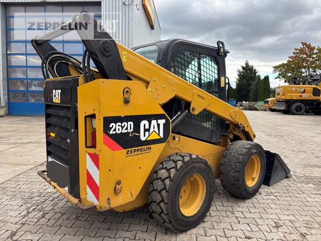 Cat 262D - Мини-погрузчик с бортовым поворотом: фото 1 Cat 262D - Мини-погрузчик с бортовым поворотом: фото 1