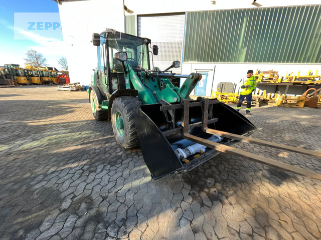 Cat 906M - Колёсный погрузчик: фото 3 Cat 906M - Колёсный погрузчик: фото 3