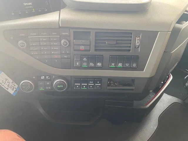Volvo FH 13.460 "low deck" trekker, euro 6, XL cabine, show truck, apk gekeurd - Тягач: фото 5 Volvo FH 13.460 "low deck" trekker, euro 6, XL cabine, show truck, apk gekeurd - Тягач: фото 5