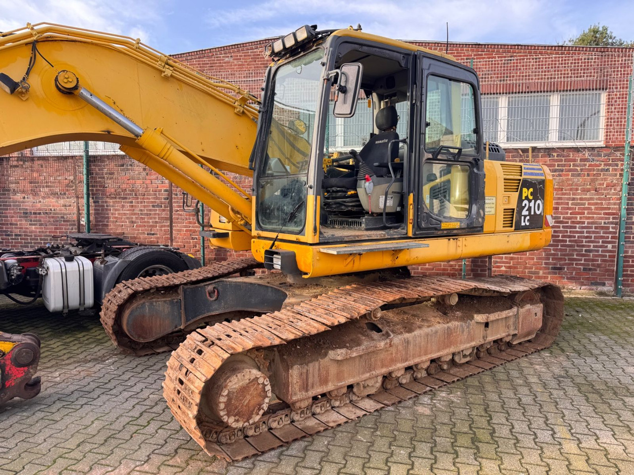 Komatsu PC 210 LCD-8 - Гусеничный экскаватор: фото 3 Komatsu PC 210 LCD-8 - Гусеничный экскаватор: фото 3