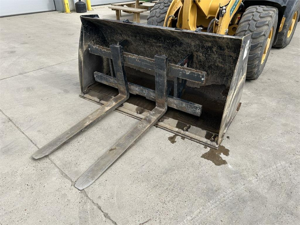 CAT 906M (8758) - Компактный фронтальный погрузчик: фото 5 CAT 906M (8758) - Компактный фронтальный погрузчик: фото 5