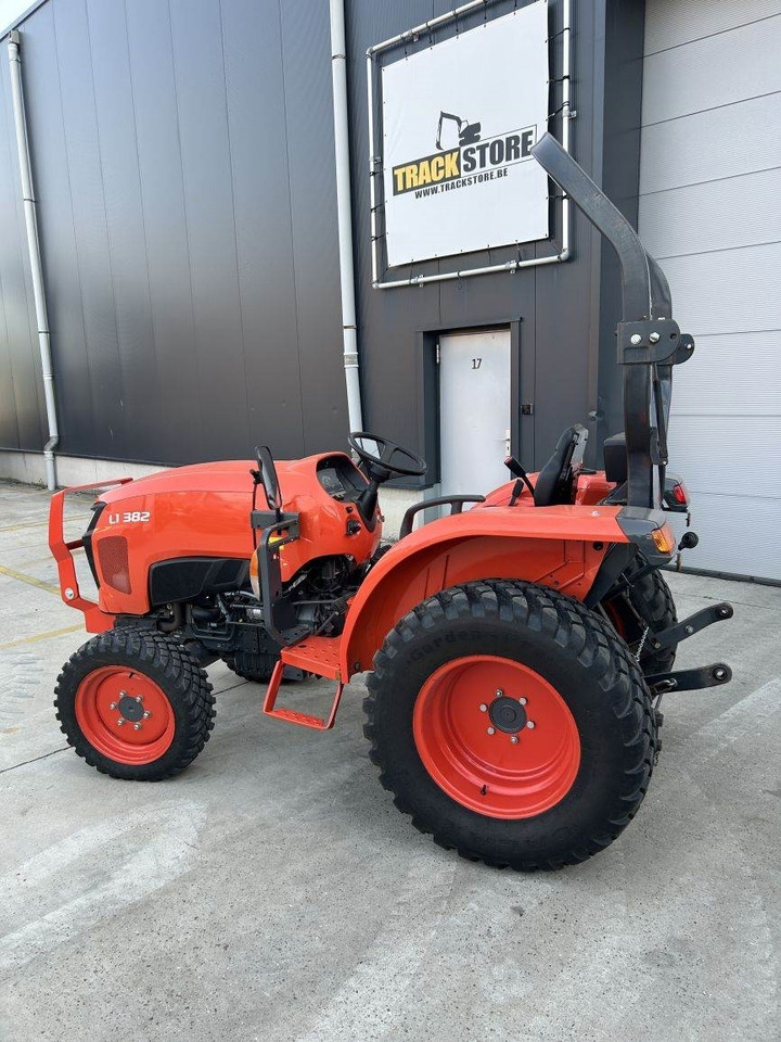 Kubota L1-382 (5278) - Коммунальный трактор: фото 2 Kubota L1-382 (5278) - Коммунальный трактор: фото 2