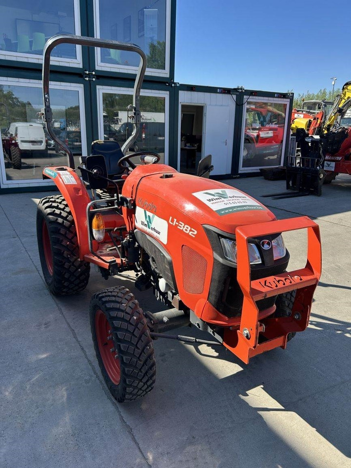 Kubota L1-382 (5283) - Коммунальный трактор: фото 3 Kubota L1-382 (5283) - Коммунальный трактор: фото 3
