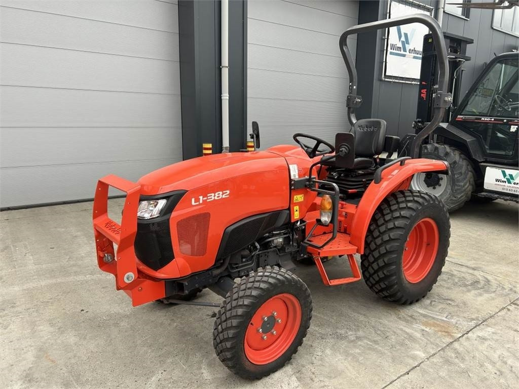 Kubota L1-382 (7325) - Коммунальный трактор: фото 1 Kubota L1-382 (7325) - Коммунальный трактор: фото 1