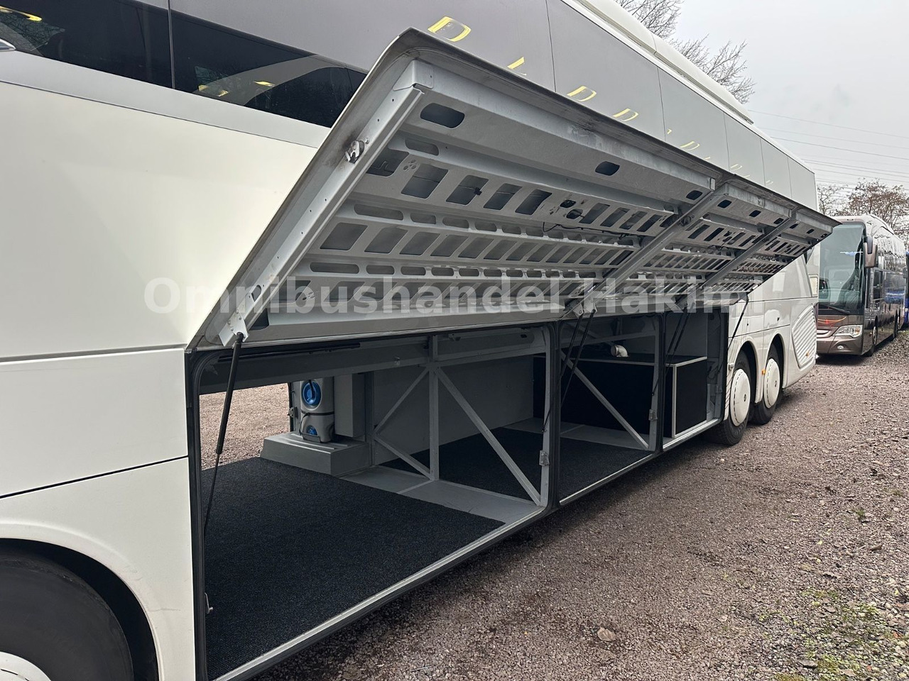 Setra S 517 HD (60 Sitze*Euro 6*DE-Bus) Setra S 517 HD (60 Sitze*Euro 6*DE-Bus) - Туристический автобус: фото 5 Setra S 517 HD (60 Sitze*Euro 6*DE-Bus) Setra S 517 HD (60 Sitze*Euro 6*DE-Bus) - Туристический автобус: фото 5