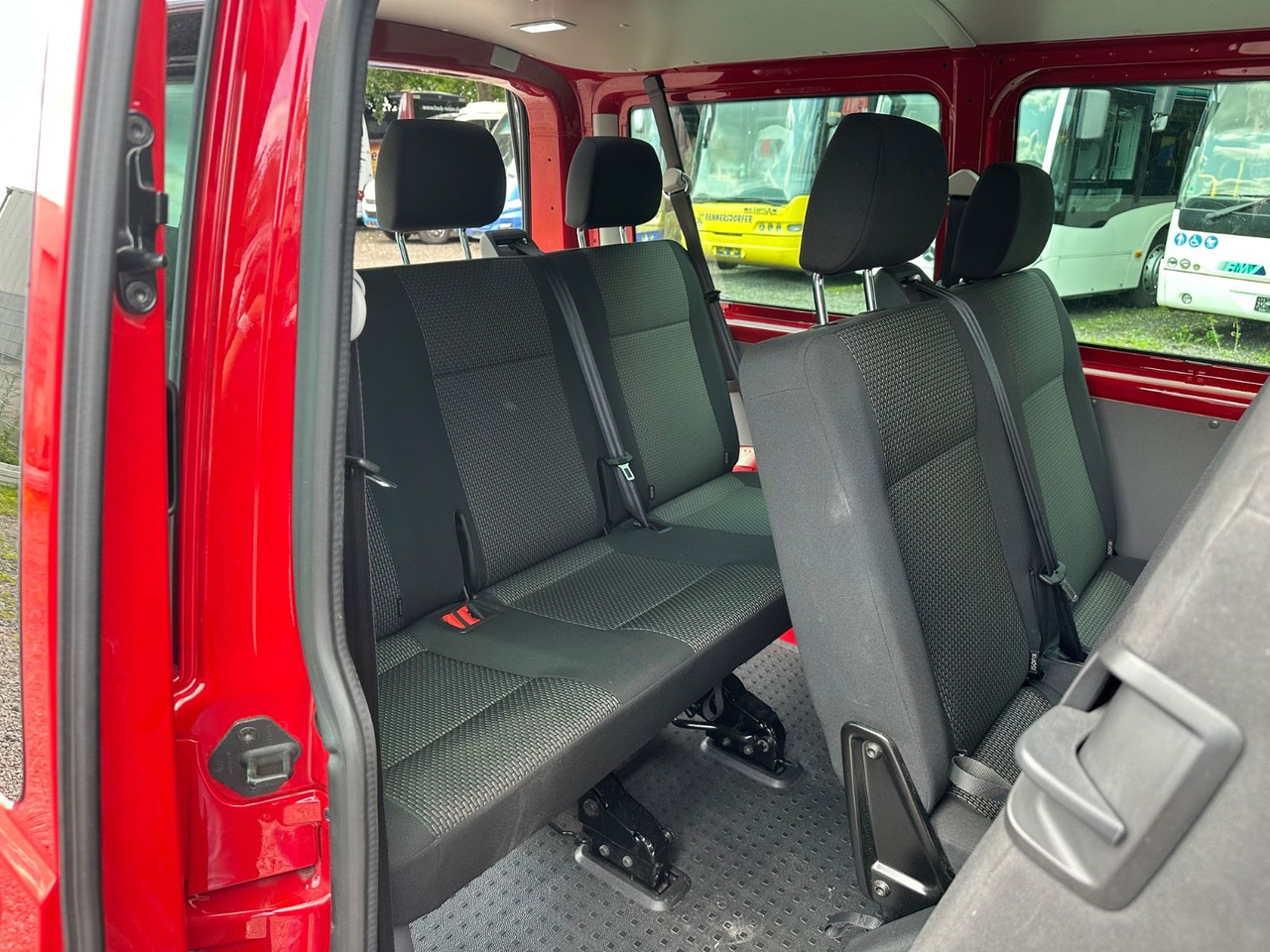 Volkswagen T6 Kombi (PDC Hi*ACC*StandHz*9 Sitzer*AC) - Пассажирский фургон: фото 4 Volkswagen T6 Kombi (PDC Hi*ACC*StandHz*9 Sitzer*AC) - Пассажирский фургон: фото 4
