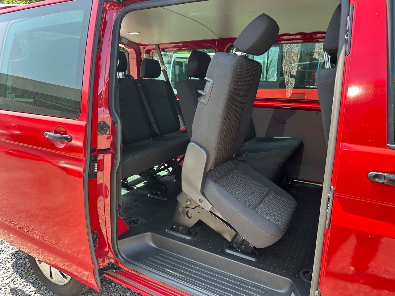 Volkswagen T6 Kombi (PDC Hi*ACC*StandHz*9 Sitzer*AC) - Пассажирский фургон: фото 5 Volkswagen T6 Kombi (PDC Hi*ACC*StandHz*9 Sitzer*AC) - Пассажирский фургон: фото 5